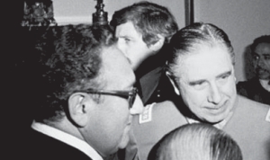 Henry Kissinger, secretario de Estado de EE.UU., y Augusto Pinochet