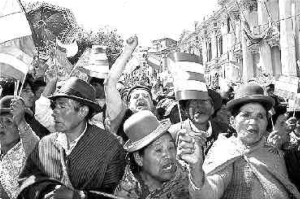 Miles respaldando a la nacionalizacin en La Paz