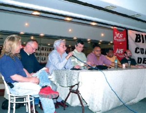 Mesa del Encuentro. De izquierda a derecha: Rubn Sobrero, Daniel Kaliszuk, Miguel Sorans, Gonzalo Gmez, Stalin Prez Borges, Orlando Chirino y Julio Arditi