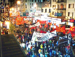 Miles de manifestantes por la avenida Callao en direccin al Congreso