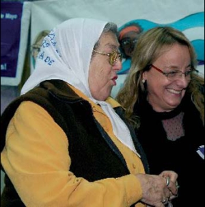 Hebe de Bonafini junto a la ministra de Desarrollo Social Alicia Kirchner