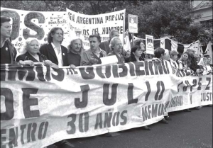 Cabecera del Encuentro Memoria, Verdad y Justicia en la marcha a Plaza de Mayo