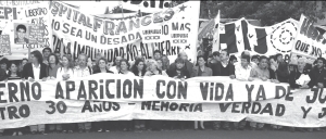 Vista de la cabecera de la marcha al primer mes de la desaparicin de Lpez