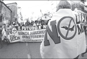 Manifestacin en la ciudad de Vicenza contra las bases militares norteamericanas