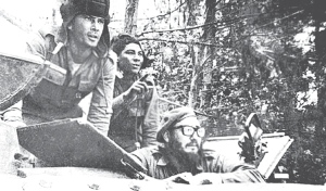 Fidel Castro, junto a otros combatientes.