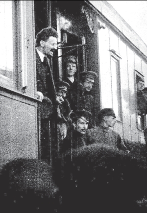 Trotsky arribando a Petrogrado. 1917