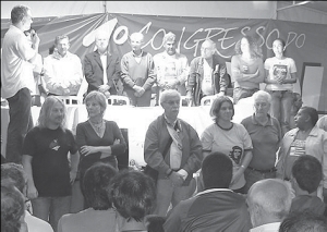 Cavalcante presentando las delegaciones internacionales. En la foto, de izquierda a derecha, Pollo Sobrero, Liliana Olivero, Miguel Sorans (dirigente de la UIT-CI), Celia Hart, Eduardo Expsito y Orlando Chirino