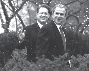 Al Gore con el genocida Bush