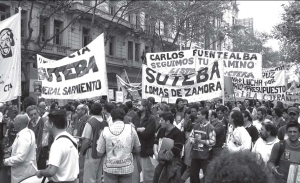 Sutebas combativos en la reciente marcha al Congreso para entregar las firmas reclamando crcel a los asesinos de Fuentealba