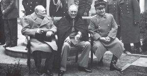 Winston Churchil (primer ministro ingls), F.D. Roosevelt (presidente de EE.UU.) y Jos Staln (Secretario General Partido Comunista de la URSS)