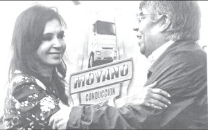 Cristina Kirchner y Moyano abrazndose en el acto de los camioneros