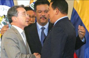 Alvaro Uribe (Izq. Colombia); Leonel Fernndez, presidente dominicano (centro) y Hugo Chvez de Venezuela