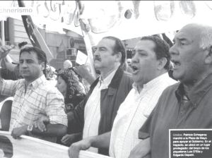 Patricio Echegaray junto a Luis D Elia en el acto de Plaza de Mayo cuando habl Cristina contra los pequeos productores. Foto: Revista Veintitres. Abril 2008