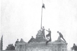 Estudiantes reformistas en los techos de la Universidad de Crdoba. 1918