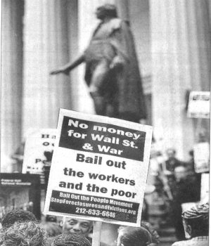 Ni un peso a los bancos. Salven a los trabajadores y a los pobres. Pancarta de uno de los manifestantes frente a la Bolsa de Comercio de Nueva York. 26/10/08