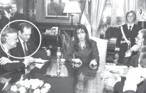 Reunin en la Rosada del representante de la Barrick Gold y Gioja (los que estn con el crculo) con Cristina y el ministro De Vido. 8/05/09