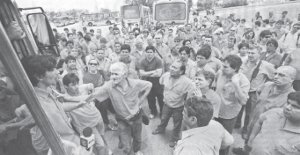 Choferes de la 60 bloqueando los accesos a la localidad de Escobar
