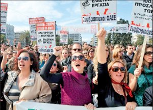 Trabajadoras griegas en pie de lucha