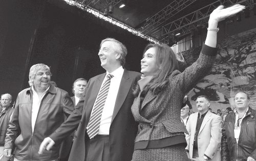 Moyano llam a votar a los Kirchner en 2011