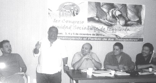 Orlando Chirino haciendo uso de la palabra en el Congreso. Sentados Andrs Eloy, Jos Bodas, Armando Guerra y Simn Rodrguez.