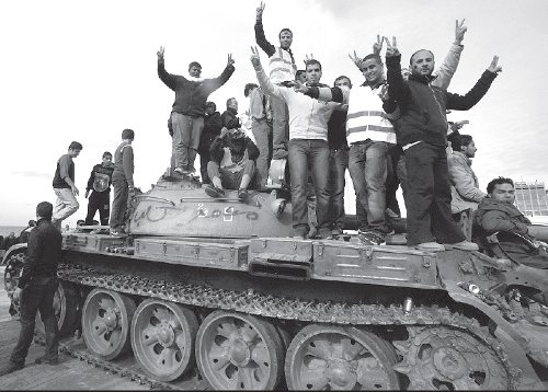 Festejando la toma de los tanques. Benghazi