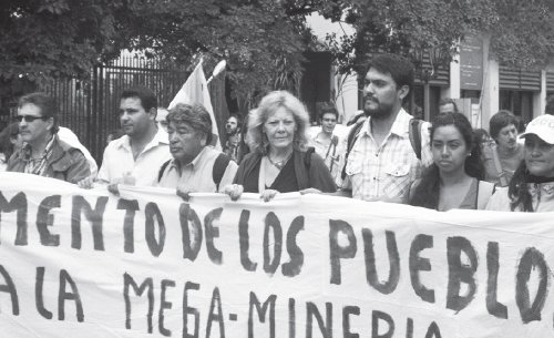 Nuestra diputada Liliana Olivero participando en la marcha contra la mega minera