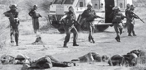 Fuerzas policiales asesinando a los mineros
