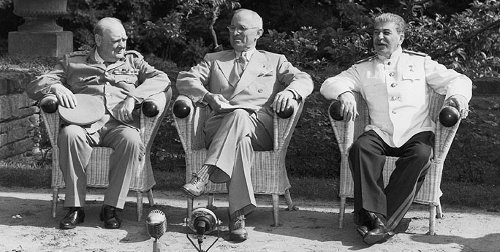 Postdam (en las afueras de Berln), 1945. Se reunieron Churchill, Truman y Stalin y pactaron las esferas de influencia