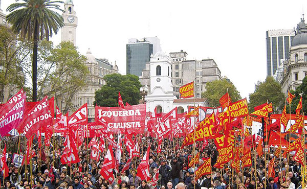 Abajo el ajuste de Macri y los gobernadores  - Viva la lucha internacional de los trabajadores