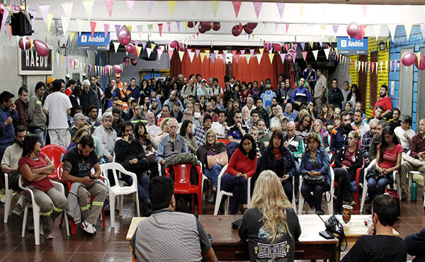 Vista del plenario reunido ayer en la Seccional Oeste de la Uni&oacute;n Ferroviaria que cont&oacute; con m&aacute;s de 200 dirigentes sindicales combativos.