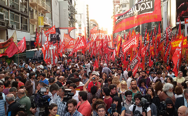 Sobrero señaló: "El Frente de Izquierda instaló en una amplia franja de trabajadores que Scioli, Macri y Massa son lo mismo, son los candidatos del ajuste" y vaticinó "El FIT dará la sorpresa el domingo y consagraremos más diputados al congreso Nacional".