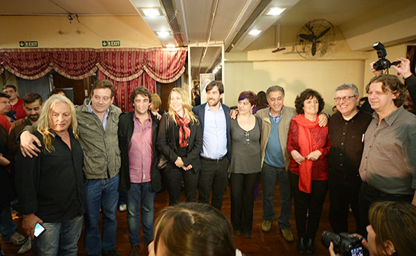 Nuestros fiscales nos dan que el FIT estaría sacando alrededor de 900.000 votos a presidente y superando el millón de votos a diputados. Y una banca en la estratégica provincia de Buenos Aires