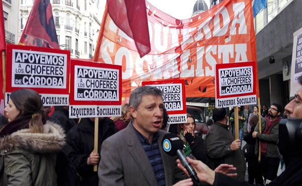 Hoy el sindicalismo combativo y la izquierda realizamos un acto frente a la casa de la provincia de Córdoba en Capital en apoyo a la huelga de los choferes de colectivos de aquella provincia.