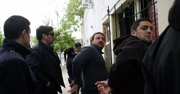 Con un despliegue policial inusitado, varios patrulleros y efectivos detuvieron a seis militantes del FIT