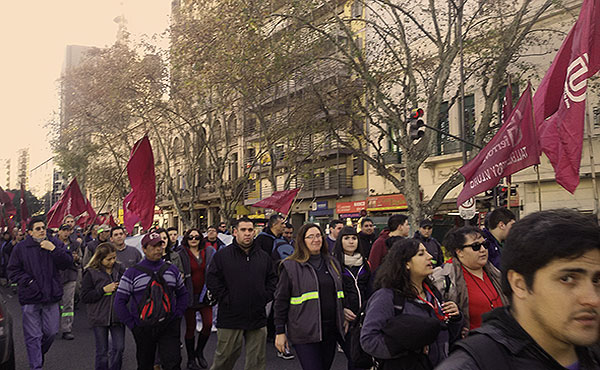 Ferroviarios del Sarmiento marchan por 40% de aumento salarial.