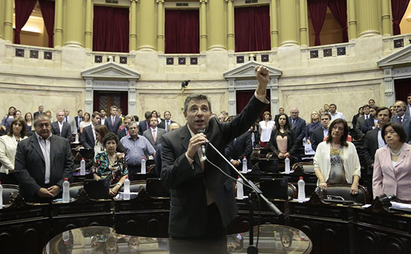 El dirigente de Izquierda Socialista, Juan Carlos Giordano, prestó juramento en el día de hoy como Diputado Nacional por la provincia de Buenos Aires.