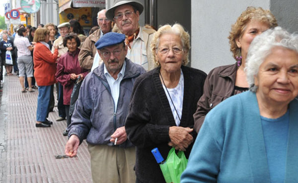 El gobierno de la "pobreza cero" anunció el aumento de $660 ya establecido por ley para cada jubilado y $130 (¡lo que vale un kilo de carne!) en la asignación por hijo. ¡Una vergüenza!