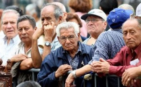 Macri anunció que ha "cumplido una deuda histórica" con los jubilados. Una vulgar mentira. Sólo le pagará a una parte; con grandes quitas para la mayoría; en varios años y con plata de los mismos jubilados (Anses)