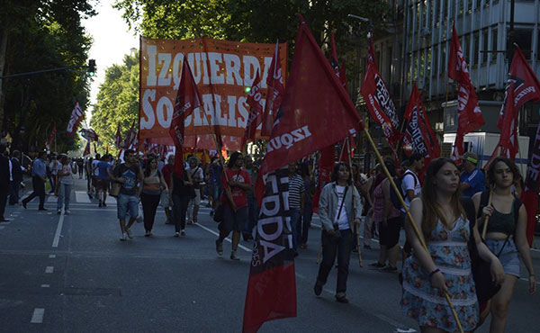 Columna de Izquierda Socialista en el FIT en la marcha unitaria a 14 años del Argentinazo