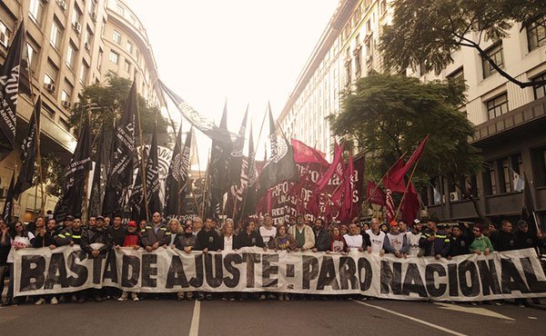 MOVILIZACIÓN DE CONGRESO A PLAZA DE MAYO EL 20 DE DICIEMBRE Abajo el ajuste de Macri, los gobernadores y las patronales. Basta de tregua
