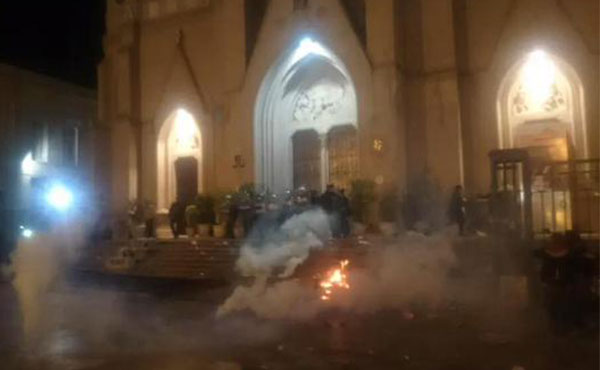 Represión con gases y balas de goma en el Encuentro Nacional de Mujeres