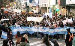 Miles de estudiantes siguen ganando las calles en La Rioja. Son un ejemplo nacional