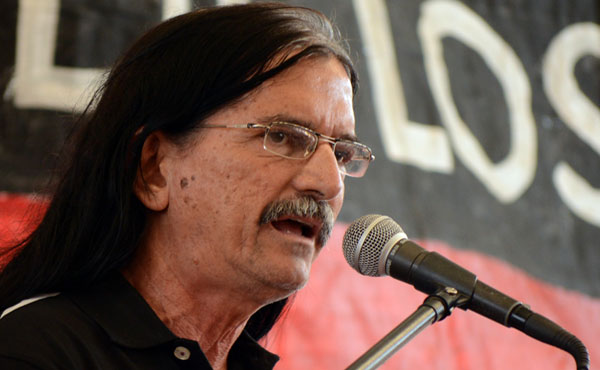 “Babá” hablando en el acto de Atlanta