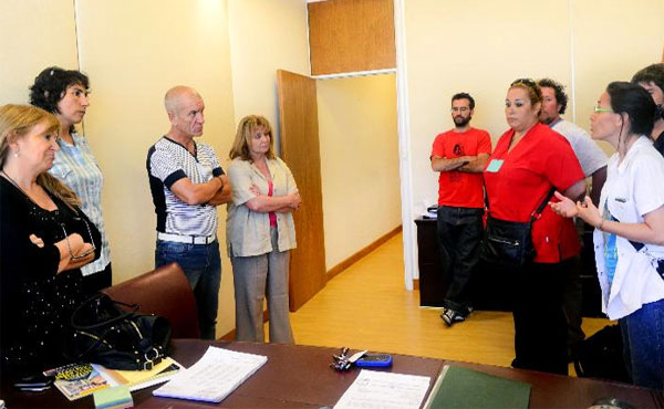 Trabajadores de salud exponiendo en la legislatura. A la izquierda Angélica Lagunas