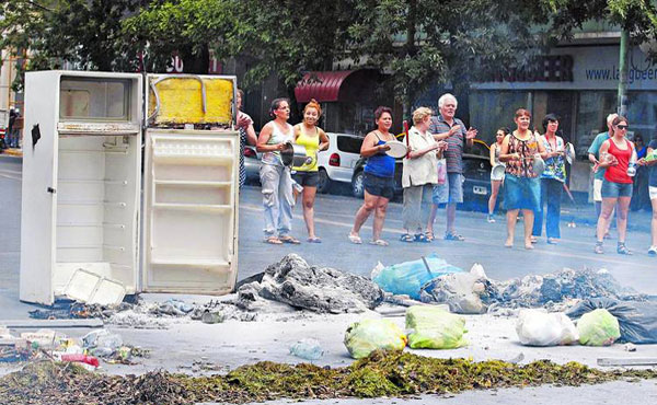 Los reclamos apuntaron contra Macri, Cristina y las eléctricas