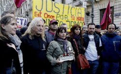 2013: trabajadores junto a familiares pidiendo justicia y por una real reestatización del ferrocarril. La misma pelea sigue en 2014