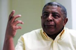 Es distinto que en el 2002, que fue un clásico golpe militar. Hoy estos sectores de la derecha se montan a caballo del descontento del pueblo.