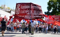 Imponente columna de los ferroviarios de la Lista Bordó Nacional