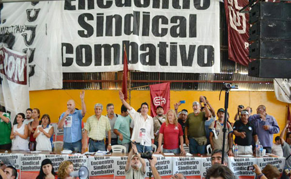 La Mesa Nacional provisoria del encuentro fue votada por unanimidad y está integrada por: Rubén “Pollo” Sobrero (secretario general Unión Ferroviaria Haedo); Carlos “Perro” Santillán (secretario general SEOM Jujuy); Raúl Godoy (obrero de Zanón); Graciela Calderón (Secretaria Adjunta SUTEBA La Matanza); Justo Leguizamón (Secretario Adjunto SEOM); “Poke” Hermosilla (comisión interna Kraft); Jorge Ayala (FATE); Claudio Dellecarbonara (delegado subte línea B); Pablo Almeida (delegado general ministerio de Economía); Carlos Rodríguez (delegado de Luz y Fuerza); Karina Maloberti (directiva ATE Nación); Marcelo Gieco (Judiciales bonaerenses); Pablo Busch (delegados interfabril Parque Industrial Pilar); Julieta González (Directiva SUTEBA Escobar) y Silvio “Choper” Egüez (directivo azucareros Ingenio Ledesma Jujuy).