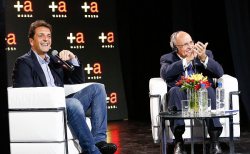 Massa sonriente junto al ex alcalde “mano dura” de Nueva York, Rudolph Giuliani